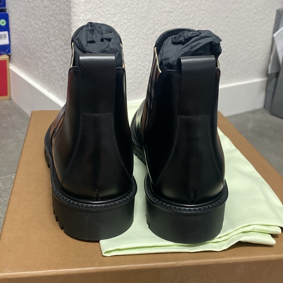 BNIB Authentic Burberry Chealsea Boot with Check Detailing - Picture 5 of 5